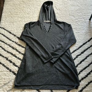 Women’s Earthbound black tunic in small.